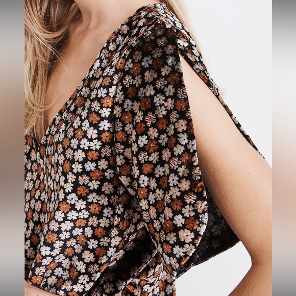Madewell Velvet Tulip-Sleeve Ruffle Top in Petite Blooms x-small - Picture 2 of 7